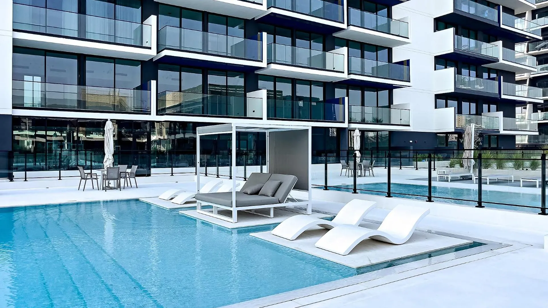 Stylish 1Br At Binghatti Corner Jvc Dubai 0*,